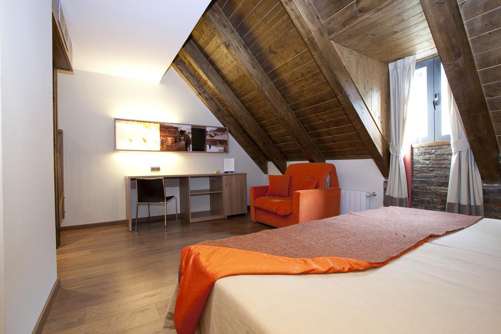 Nubahotel Vielha Habitación foto