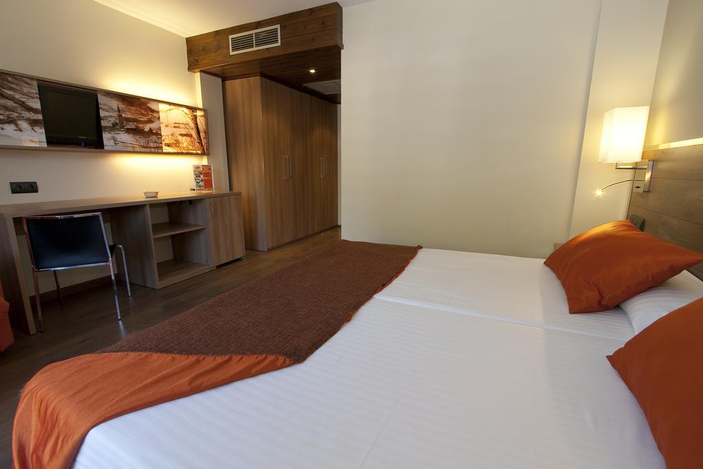 Nubahotel Vielha Habitación foto